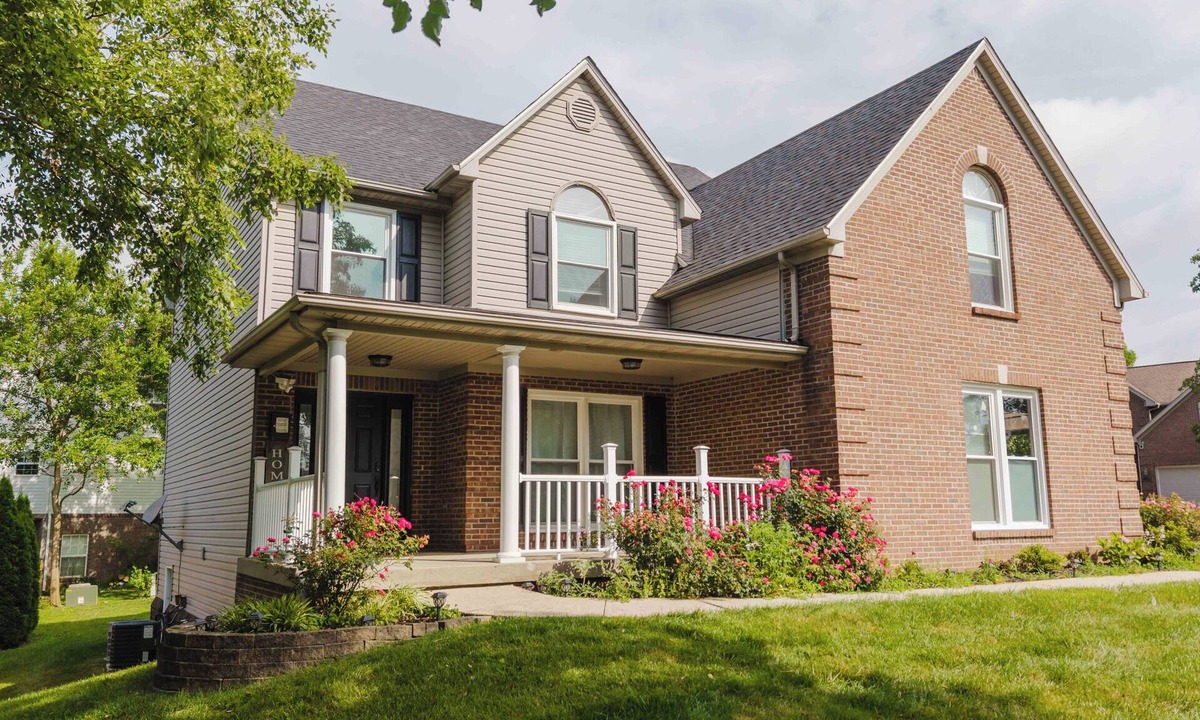 Lexington House | Spacious 5-bedroom house with fitness room in charming Lexington