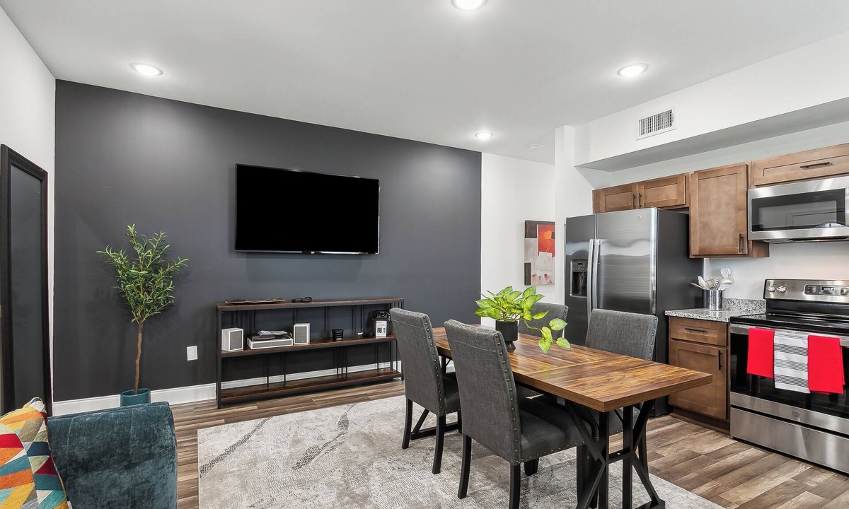 Florida Area Apartment | Spacious 5-bedroom apartment in New Orleans
