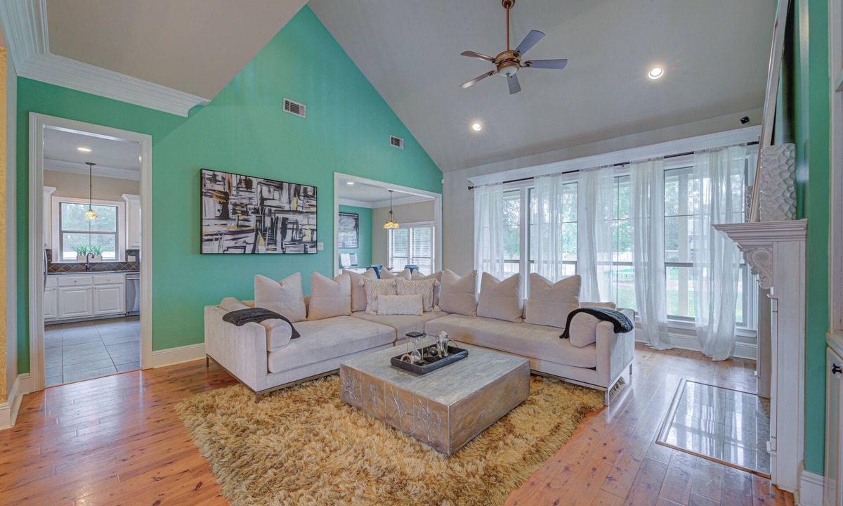 Prairieville House | Spacious 5-bedroom house with WiFi, Fireplace in superb Prairieville