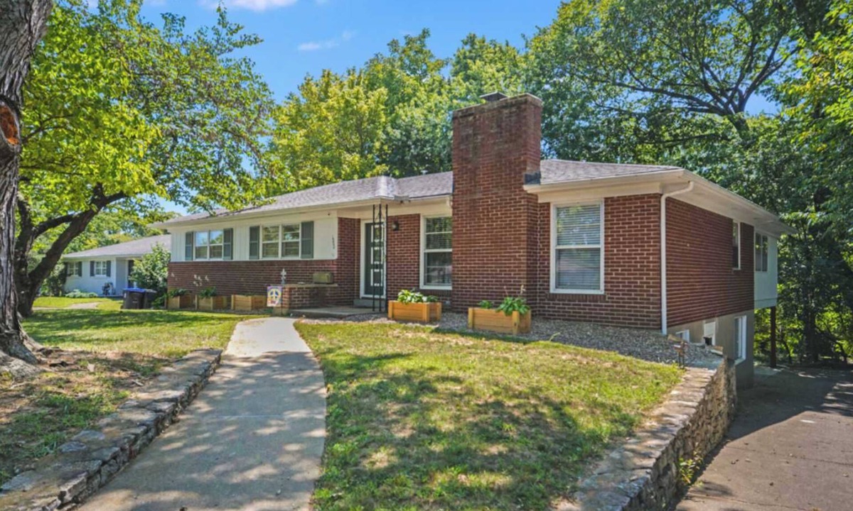 Bashford Manor House | Spacious 5 BR Home | Near Louisville Attractions!