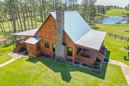 Crane Hill House | Spacious Alabama Retreat - Deck, Grill & Fire Pit!