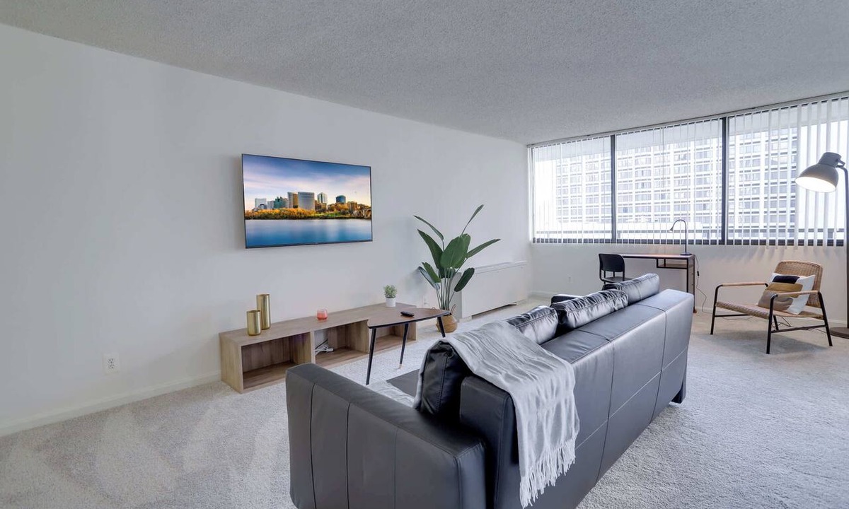 Crystal City Apartment | Spacious Apt with Pool & Gym in Arlington