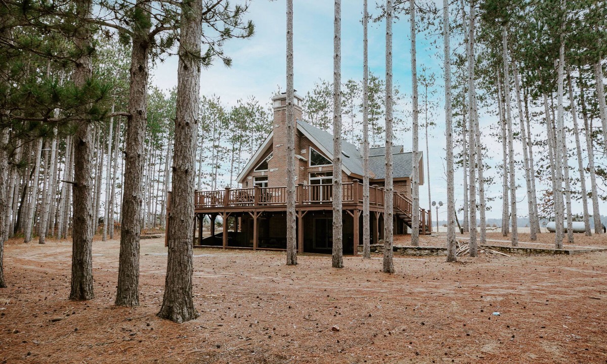 Friendship Cabin | Spacious cabin with two full kitchens