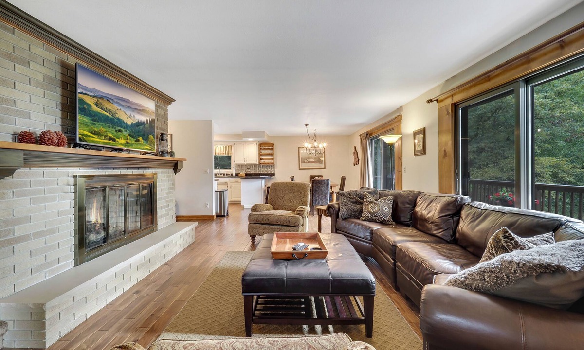Boyne City House | Spacious, cozy, private setting home close to Boyne Mountain and Deer Lake