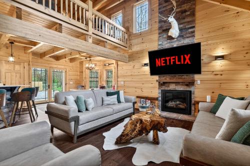 Hanover House | Spacious family cabin with game room and backyard