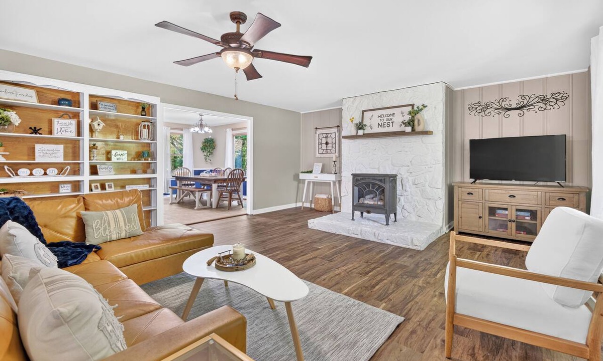 Indian Mound House | Spacious Farmhouse Retreat for Family & Friends