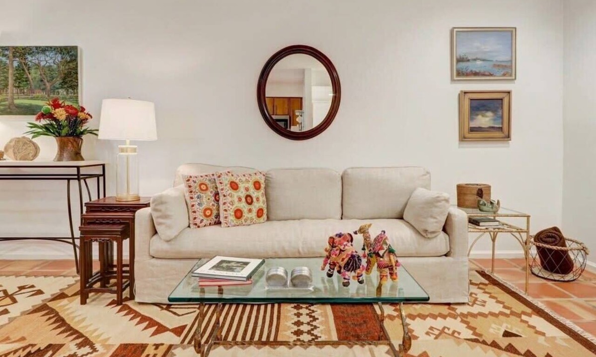 Historic Downtown Savannah Apartment | Spacious Garden Unit on Historic Jones Street!