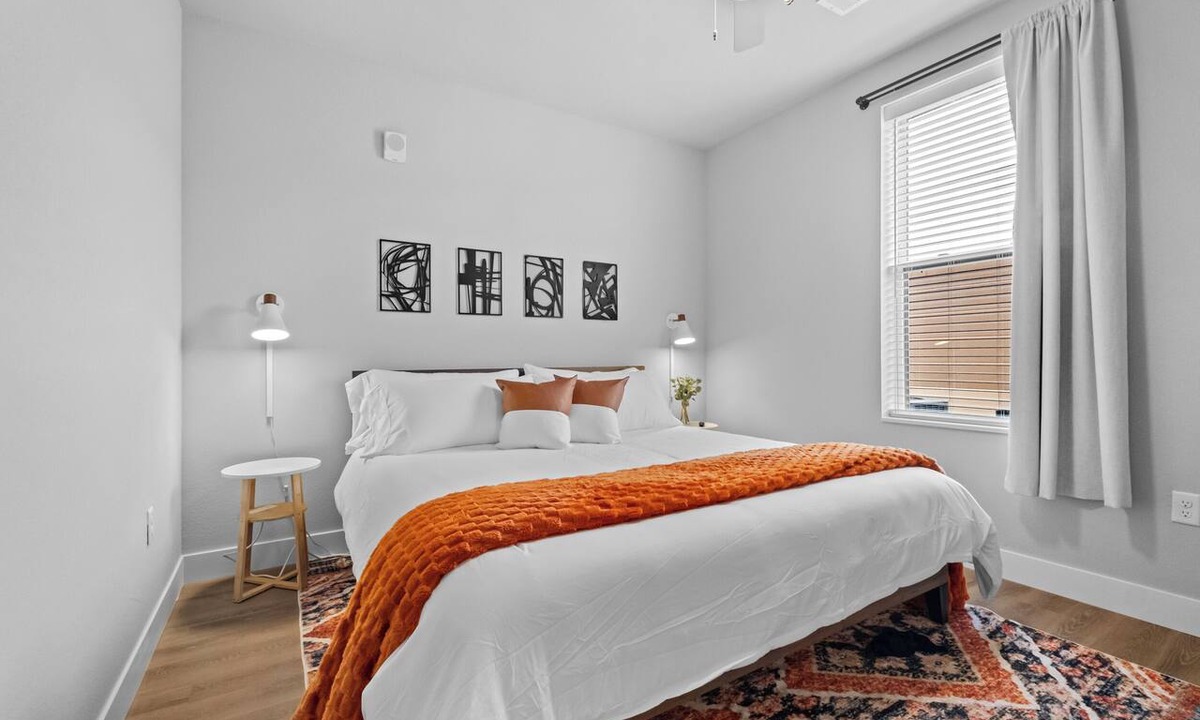 Rogers Apartment | Spacious King Suite Near AMP, Bike Lift & Walmart HQ