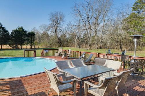 Lebanon House | Spacious Lebanon Home w/Pool: 6 Mi to Downtown!