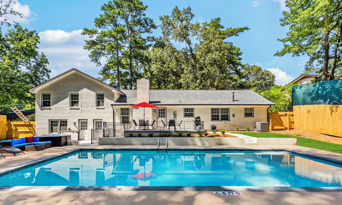 Decatur House | Spacious Modern ATL Getaway Pool HotTub GameRoom BBQ