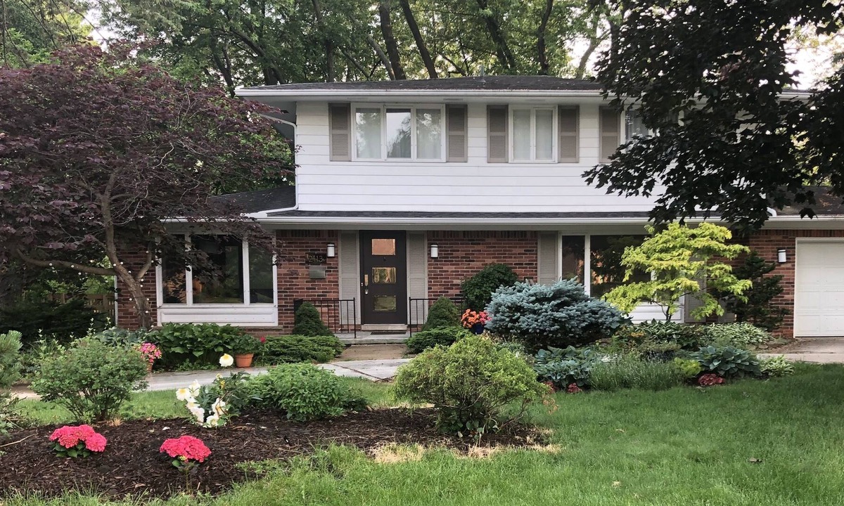 Ann Arbor House | Spacious Modern Retreat and Walk to the Big House