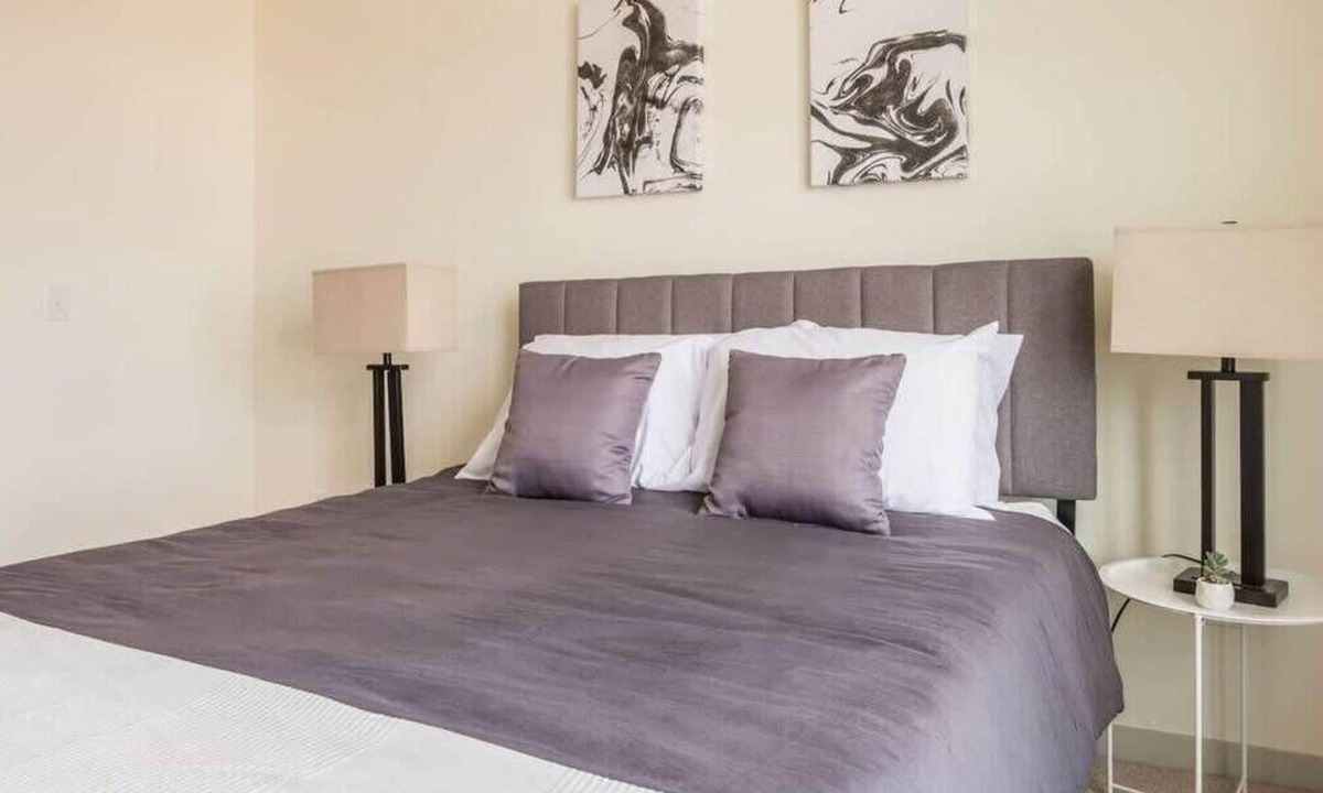 Downtown Louisville Apartment | Spacious Nulu 1BR CozySuites 05