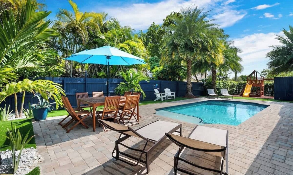 Dania Beach House | Spacious Oasis! Pool, outdoor bar& kitchen, private playground, pool table!