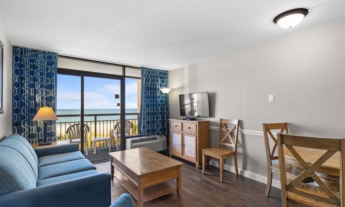 Myrtle Beach Hotel | Spacious Oceanfront Suite 3rd Flr W/Breakfast