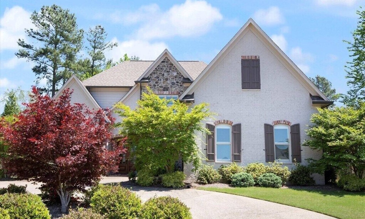 Country Club House | Spacious Oxford 6BR - Sleeps 11 + Crib - Sauna, Pizza Oven, 5 Min Campus