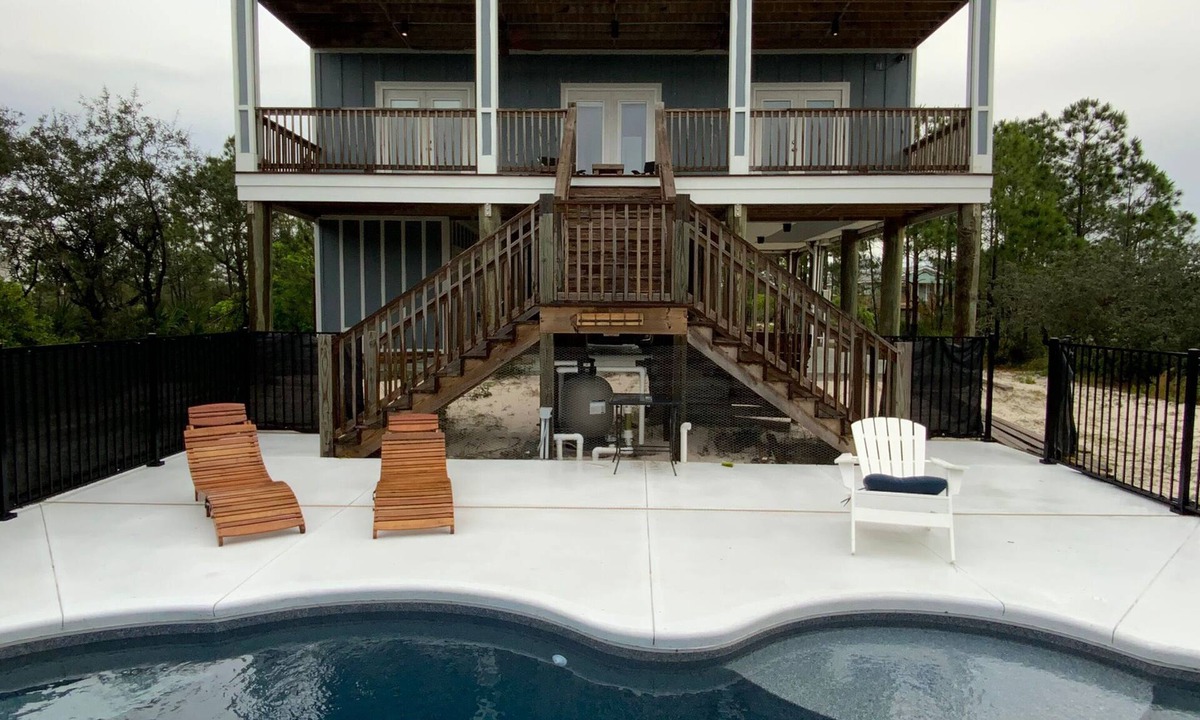 Surf Side Shores House | Spacious private home , private pool, dogs allowed, near boat dock, restaurants