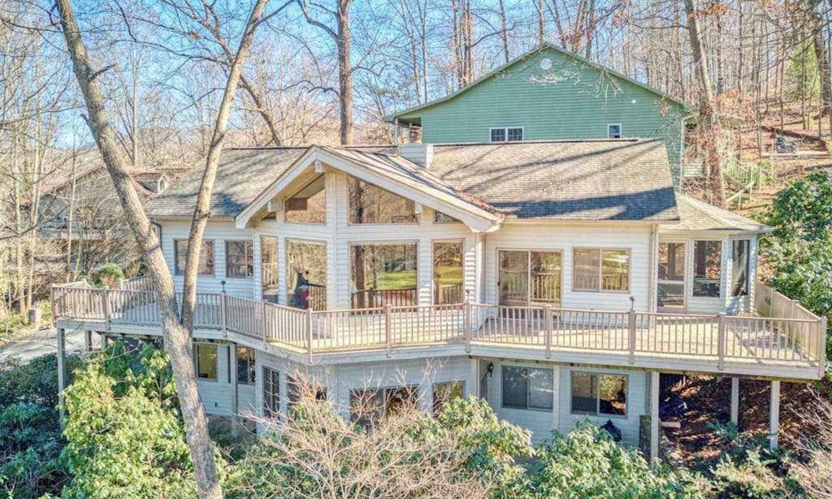 Waynesville House | Spacious retreat with golf course views, WiFi, lake access nearby & deck