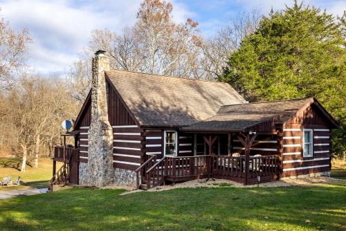 Fishers Hill House | Spacious Riverfront Cabin with Hot Tub Near Shenandoah River, Maurertown, Virginia