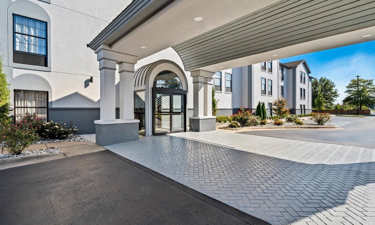 North Little Rock Hotel | Spark by Hilton North Little Rock