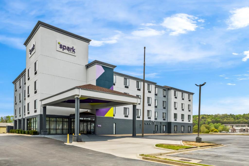 Pelham Hotel | Spark by Hilton Pelham Birmingham I 65
