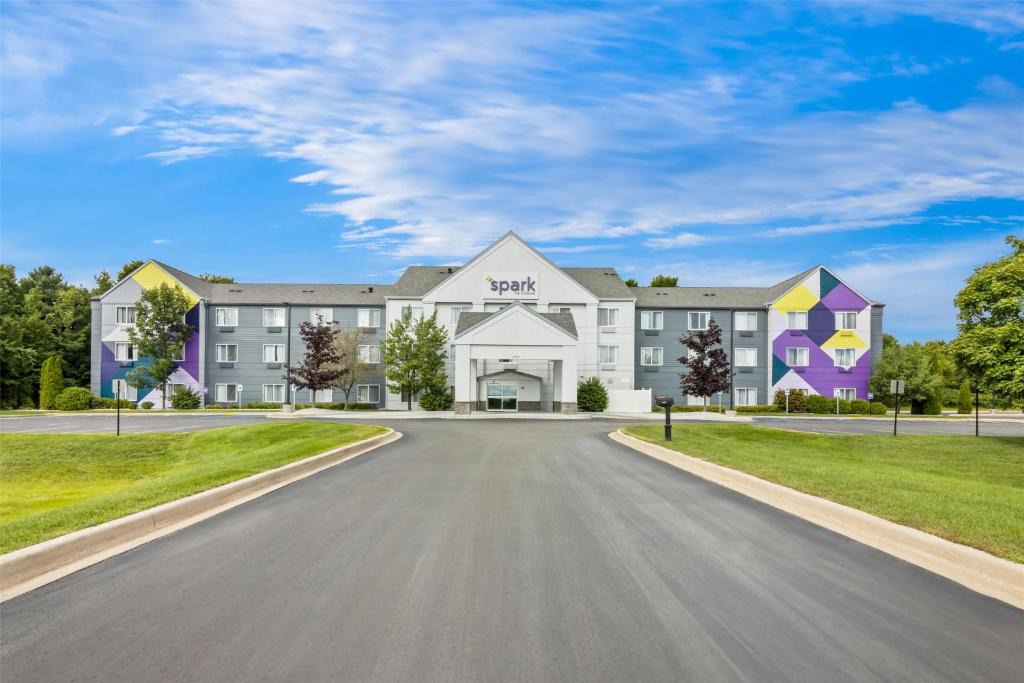 Traverse City Hotel | Spark By Hilton Traverse City
