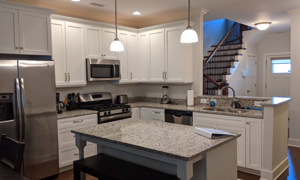 Winchester House | Spectacular Lake Townhouse at Twin Creeks Resort ! Walk to marina and pool !