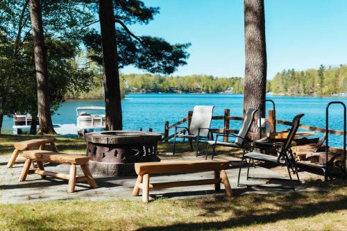 Mayfield House | Spider Lakefront Balcony-Scenic views-Ice Fishing!