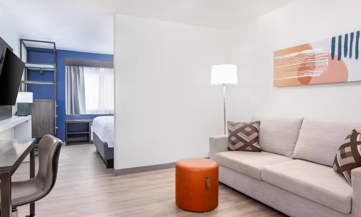 Clarion Hotel | Spotless, Modern Queen Room Near Clarion Local Diners, w/Free Parking