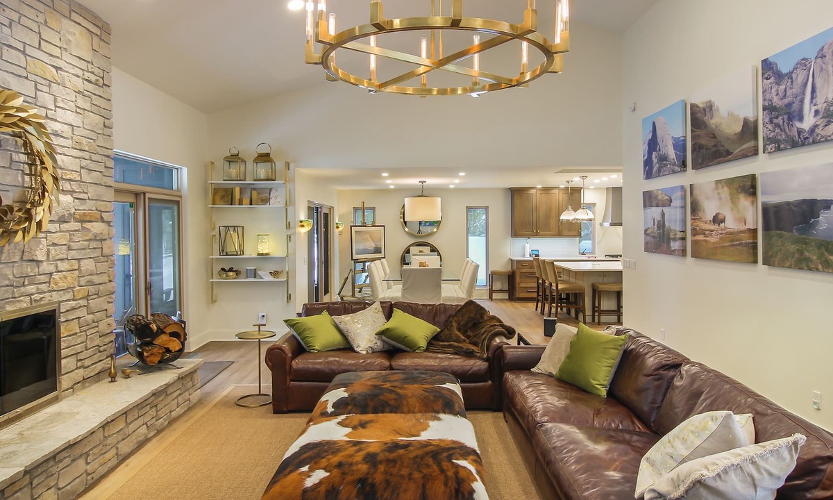 Charlevoix House | Sprawling 6 bedroom family get away with sandy beach on Lake Michigan