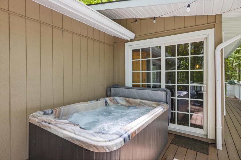 Gatlinburg - Pigeon Forge Ski Chalet | Spring Creek Cottage chalet