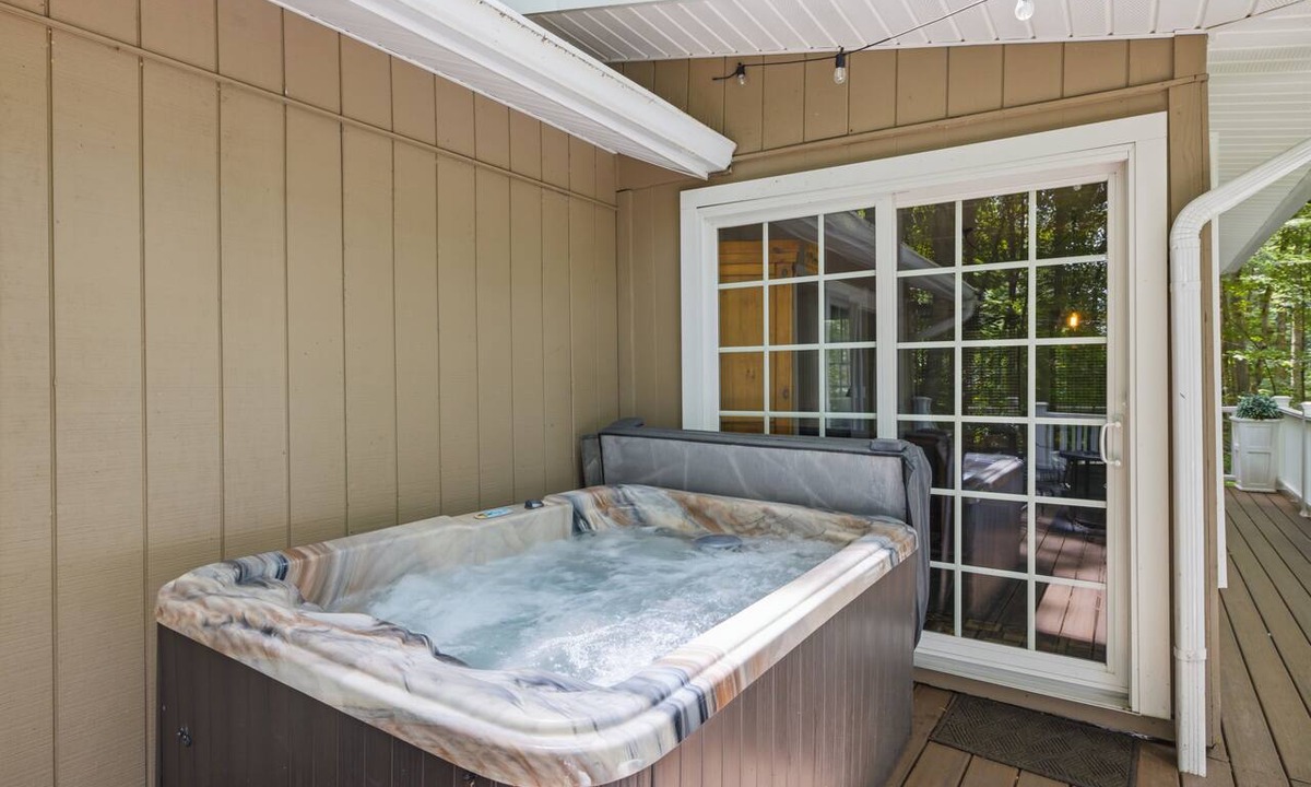 Gatlinburg - Pigeon Forge Ski Chalet | Spring Creek Cottage 1 Bedroom Chalet by RedAwning