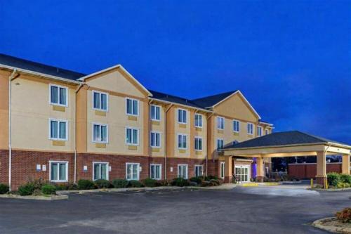 Marion Hotel | Springplace Inn & Suites