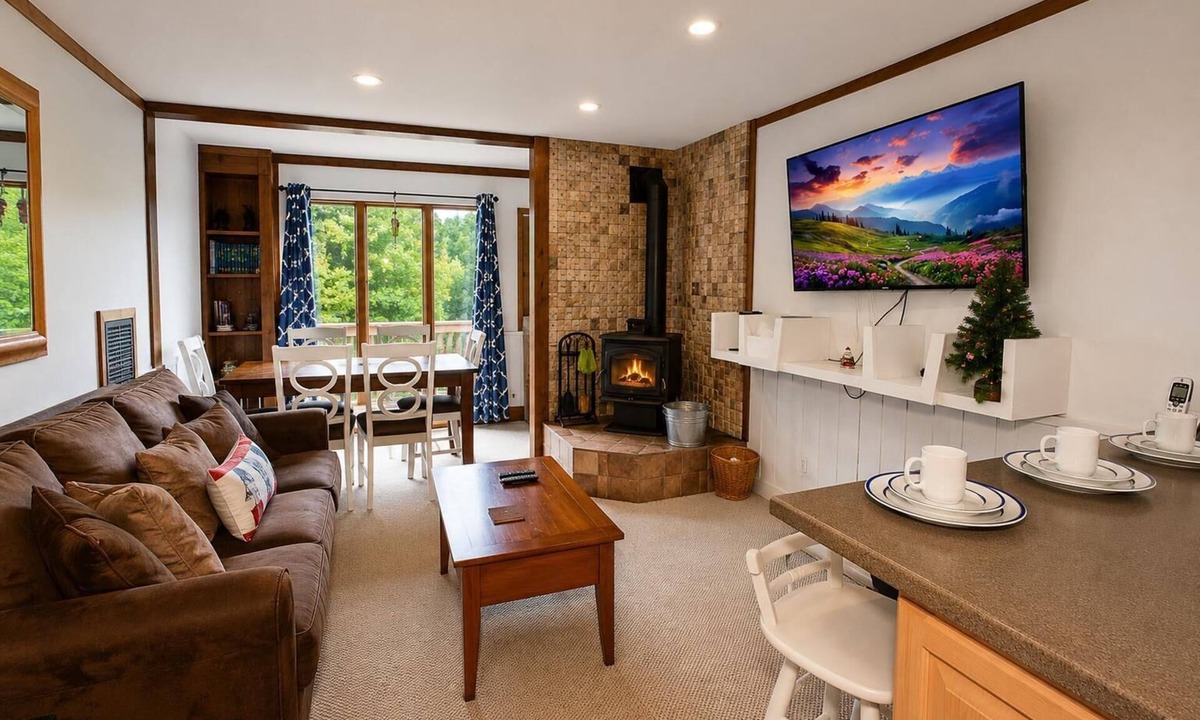 Snowshoe House | SR 27A: Mountain Bike Weekends & Pet-Friendly Summer Nights