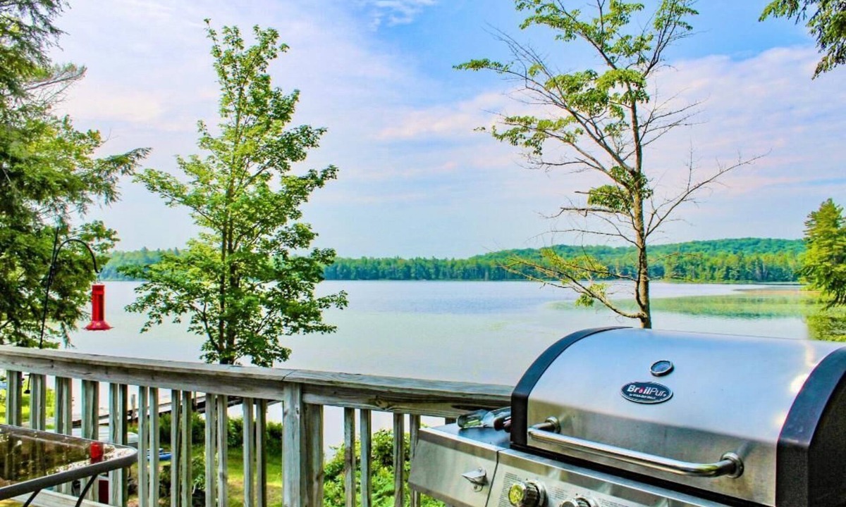 Toivola House | SR/SL Two Lakefront Homes w/Sauna, Decks, Sleeps 16 – Perfect for Families