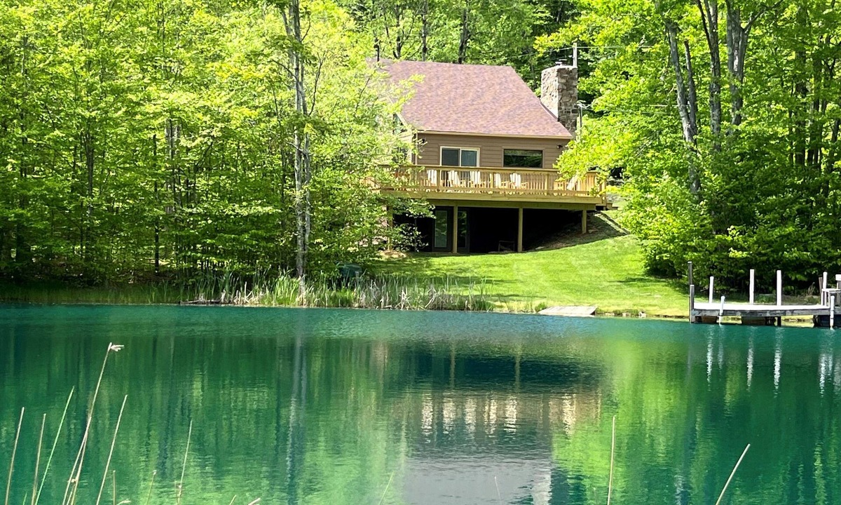 Timberline House | SS12-Bass, Blue Gill, and Catfish Pond! Hot Tub! Dolly Sods Access!
