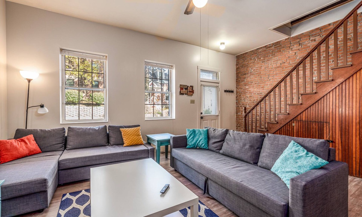 St. Charles Historic District House | St. Charles 1860's Gem - Sleeps 6!