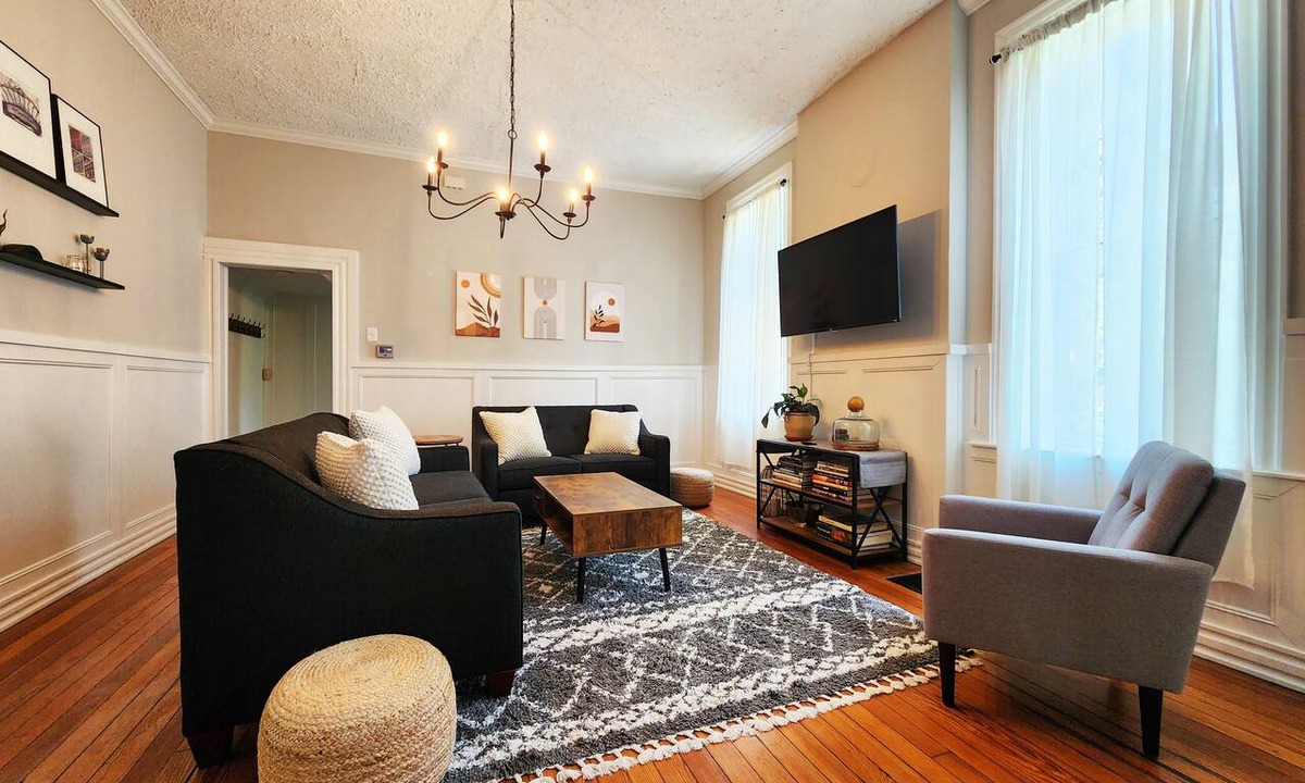 Benton Park House | St. Louis Modern Retreat - Spacious, Family-Friendly, Convenient Location!