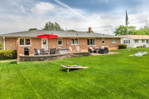 Ashwaubenon House | Stadium District Resch 3 BR Sleeps 8