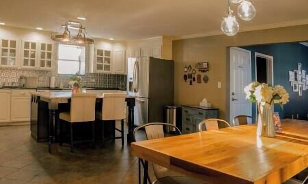 Eureka Springs Historic District Apartment | Stay Eureka Springs Balcony Suite