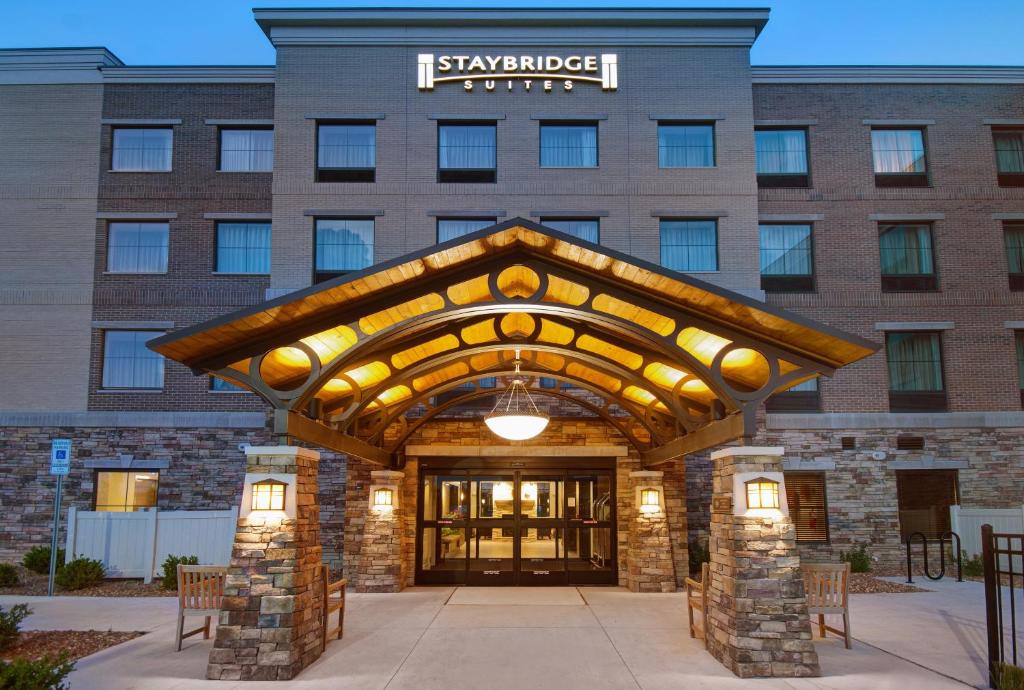 Sterling Heights Hotel | Staybridge Suites Sterling Heights - Detroit Area by IHG