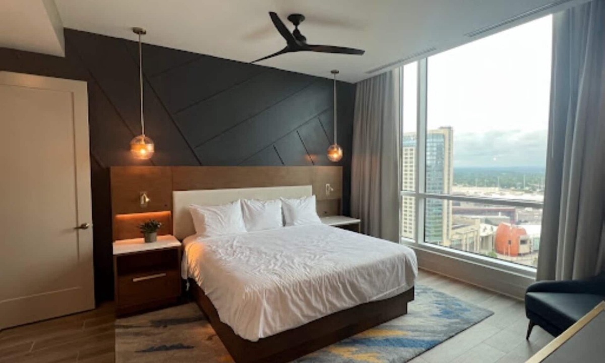 South Downtown Hotel | Steps from Centennial Park. Atl Studio, beautiful views. Downtown fun awaits!