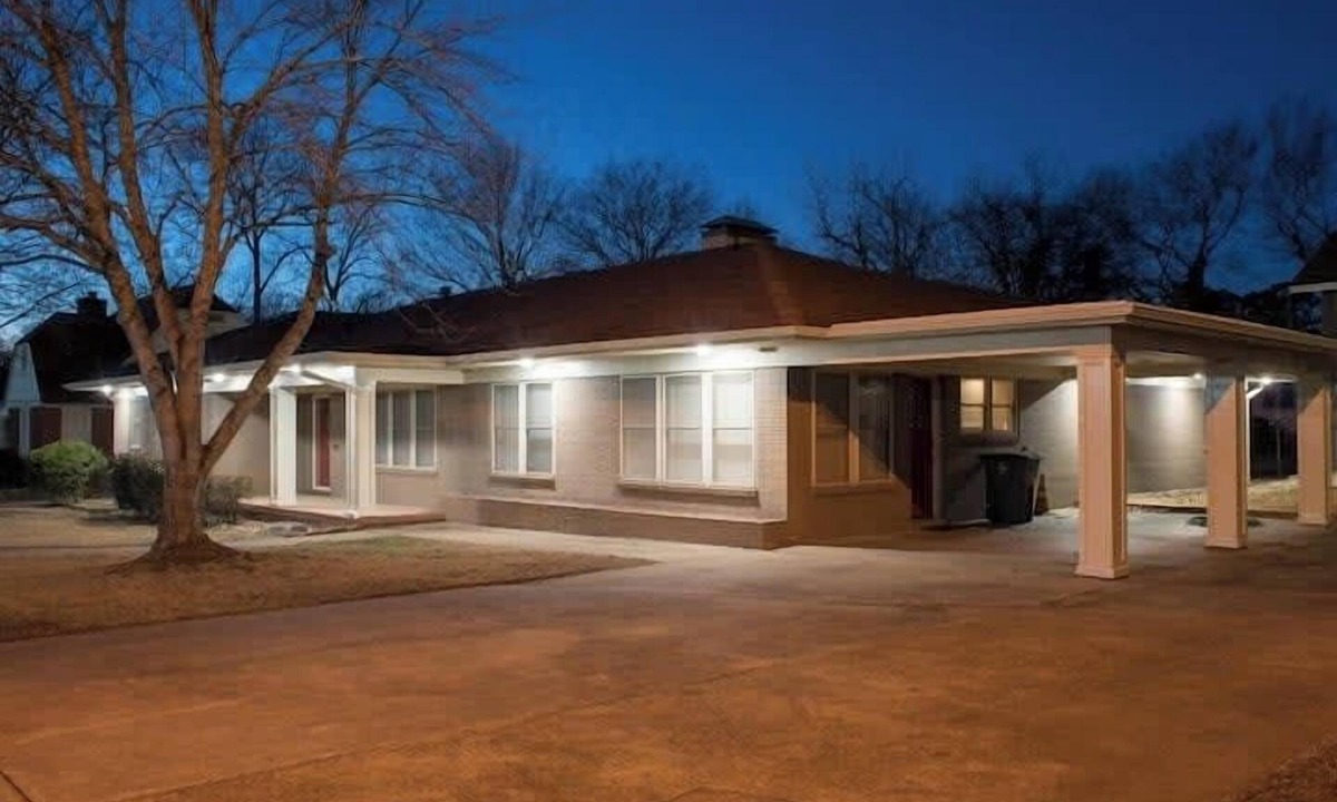 Hot Springs House | Steps to Oaklawn, minutes to downtown, lakes, more