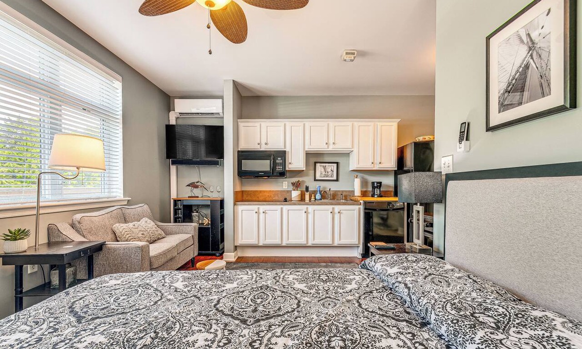 Huddleston Apartment | Steps to Smith Mountain Lake: Unit w/Pool Access!