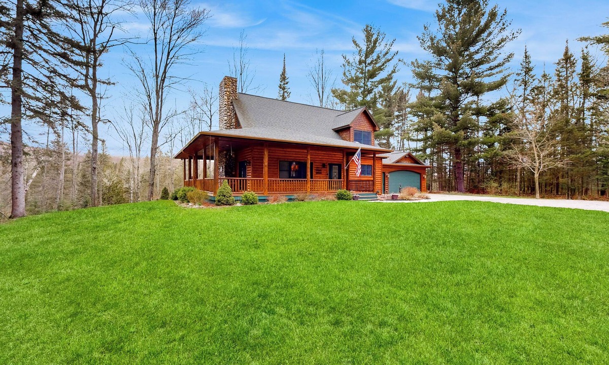 Vanderbilt Cabin | Steps to Sturgeon River! Dog-Friendly Nature Haven