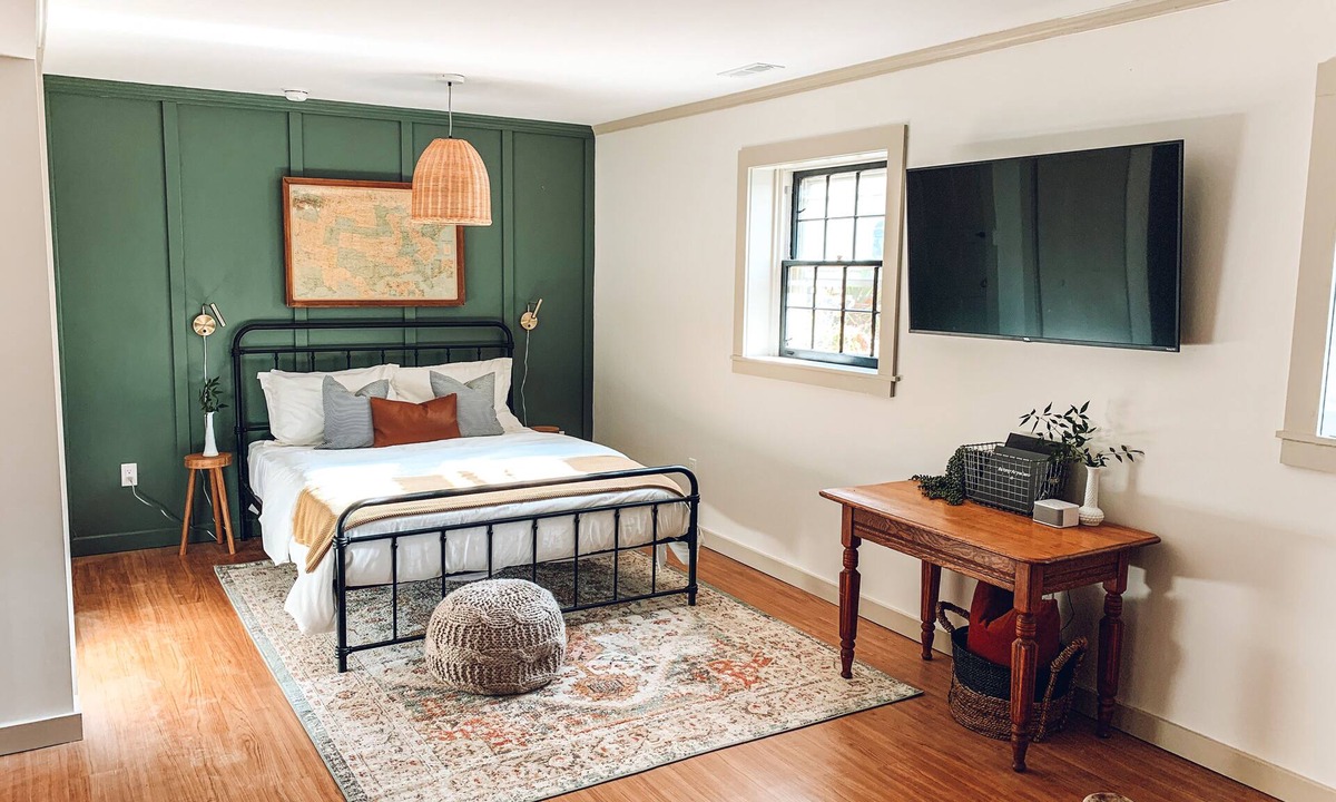 Downtown Apartment | Steps to VT Campus & Cassell Cozy Blacksburg Studio