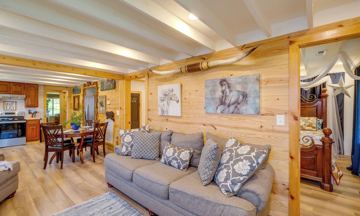 Bristol Cottage | Storybook-style Home 2 Mi to Downtown Bristol