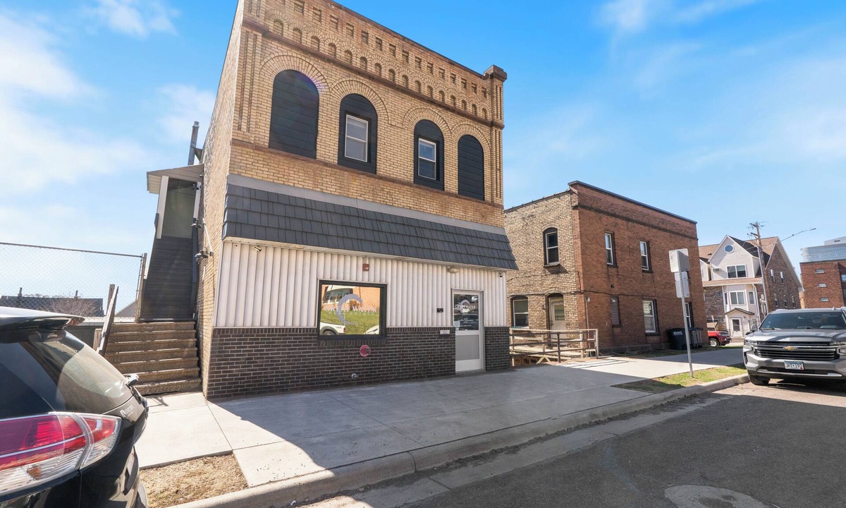 East Hillside Apartment | Studio Apartment centrally located in Duluth, MN. Experience ease and accessibility.