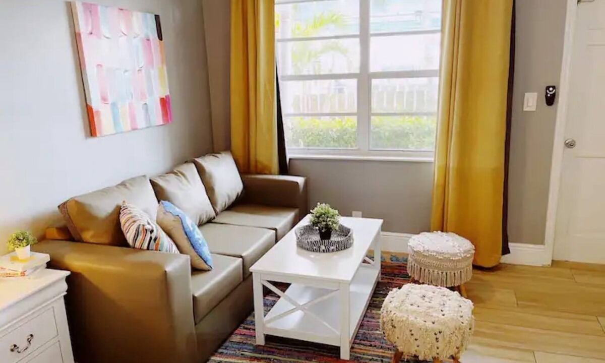 Pompano Beach Apartment | Studio Beach Haven Kitchen | Pool | Parking