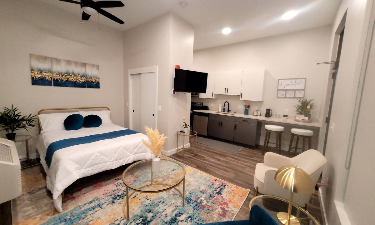 Detroit Apartment | Studio Monthly & Daily Rental For Traveling Professionals,Corporate & Student's