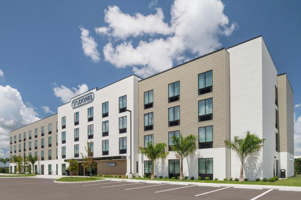 Biggar Hotel | StudioRes by Marriott Fort Myers Airport